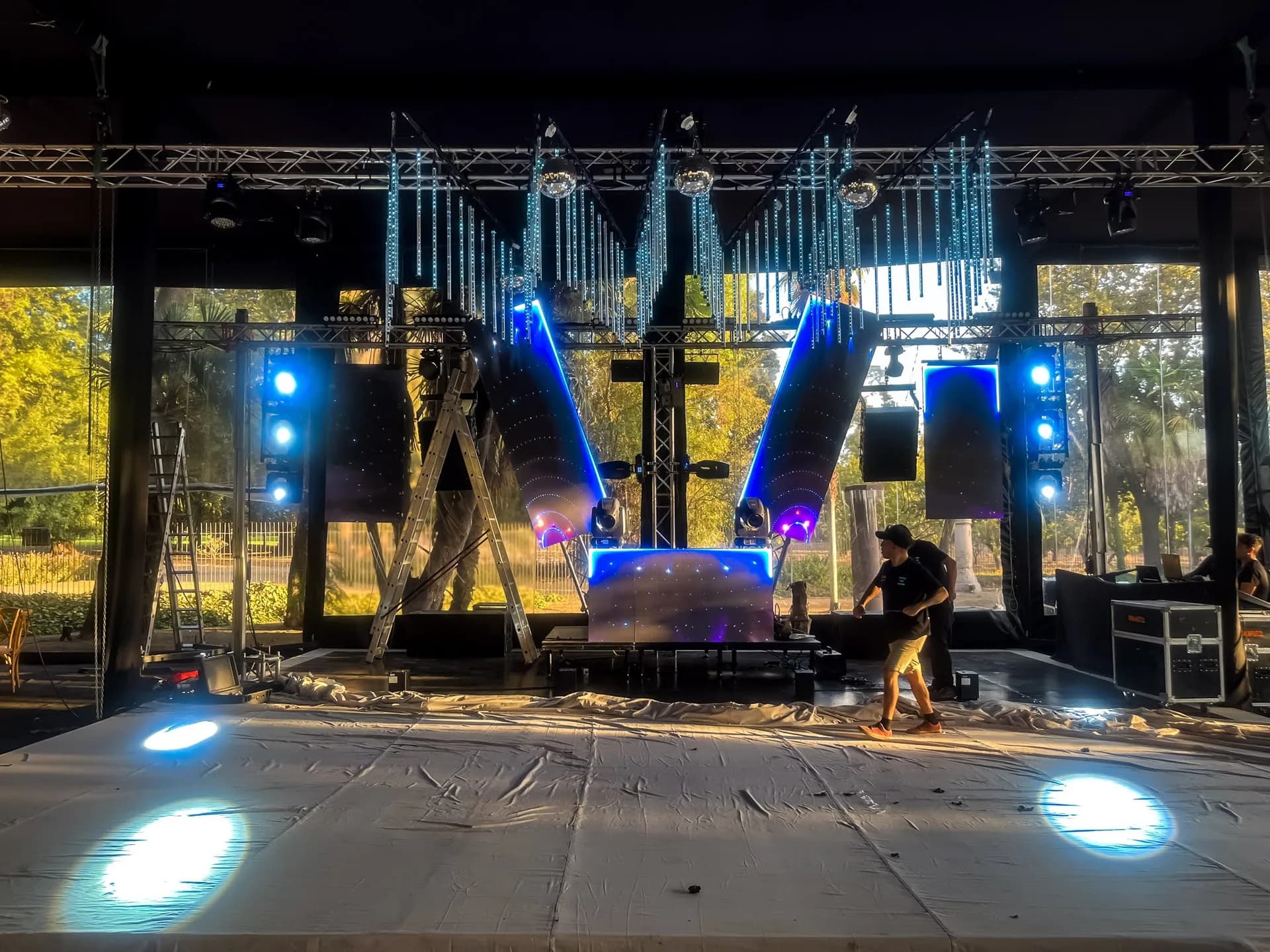 Matrimonio Boutique con Escenografía LED foto 5