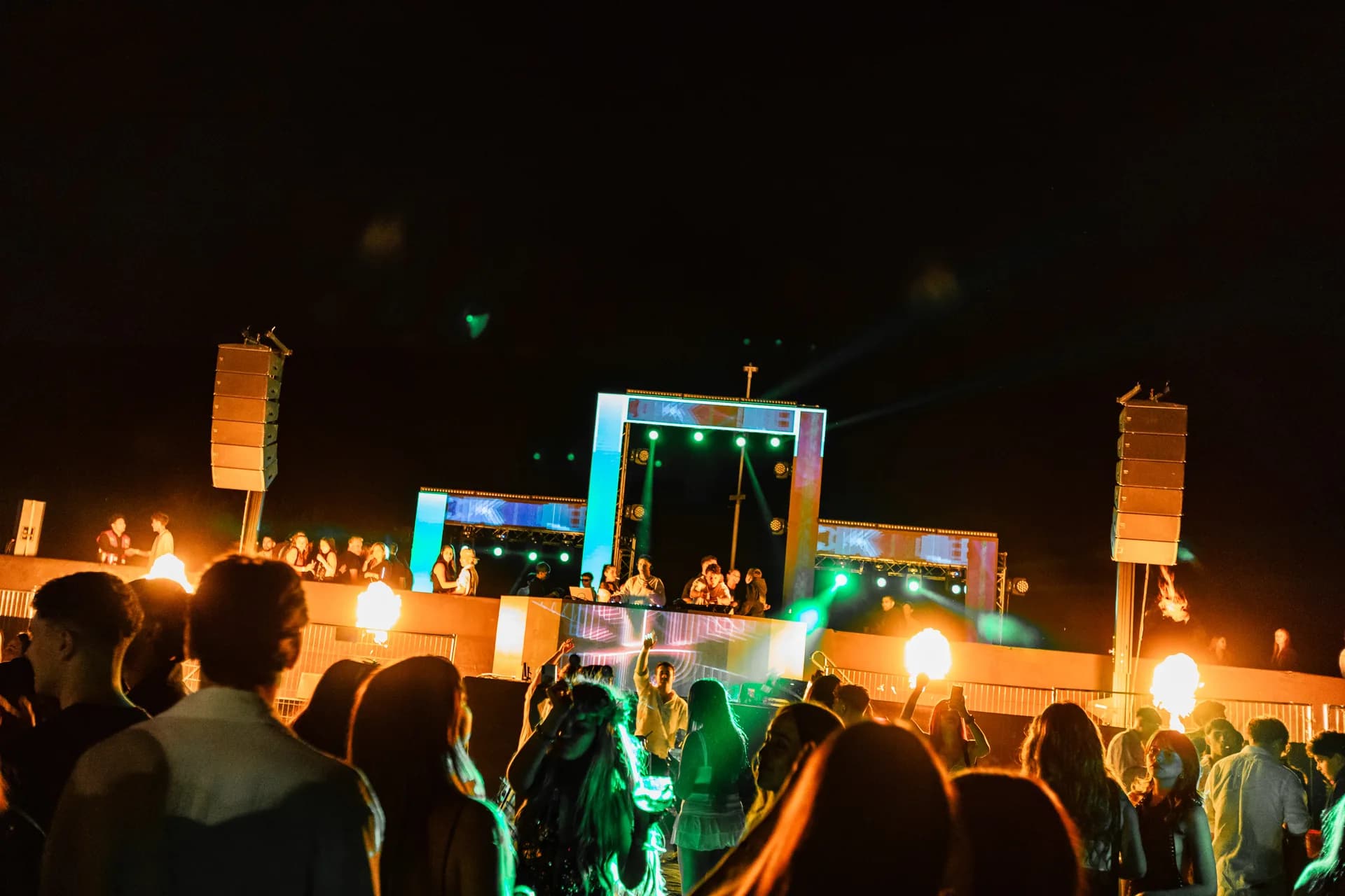 The Vibe y Fiesta Año Nuevo